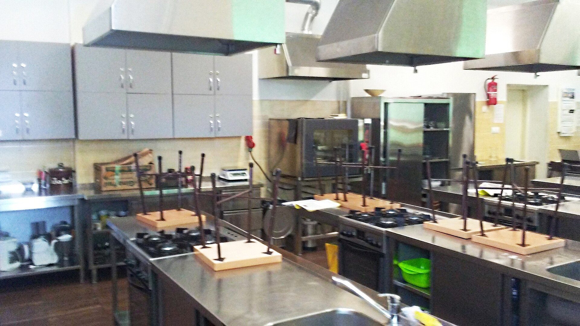 Interieur van Sporthal met kantine, douches en kleedruimten in Sportcentrum De Reiger