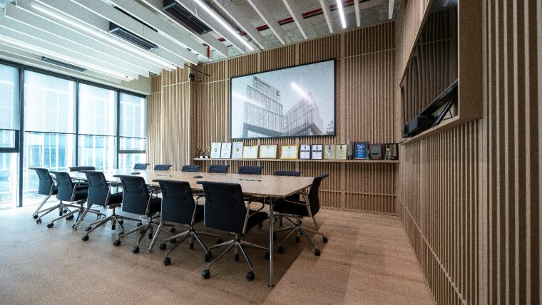 Interieur van Vergaderkamer in Buurthuis Kanaalkwartier