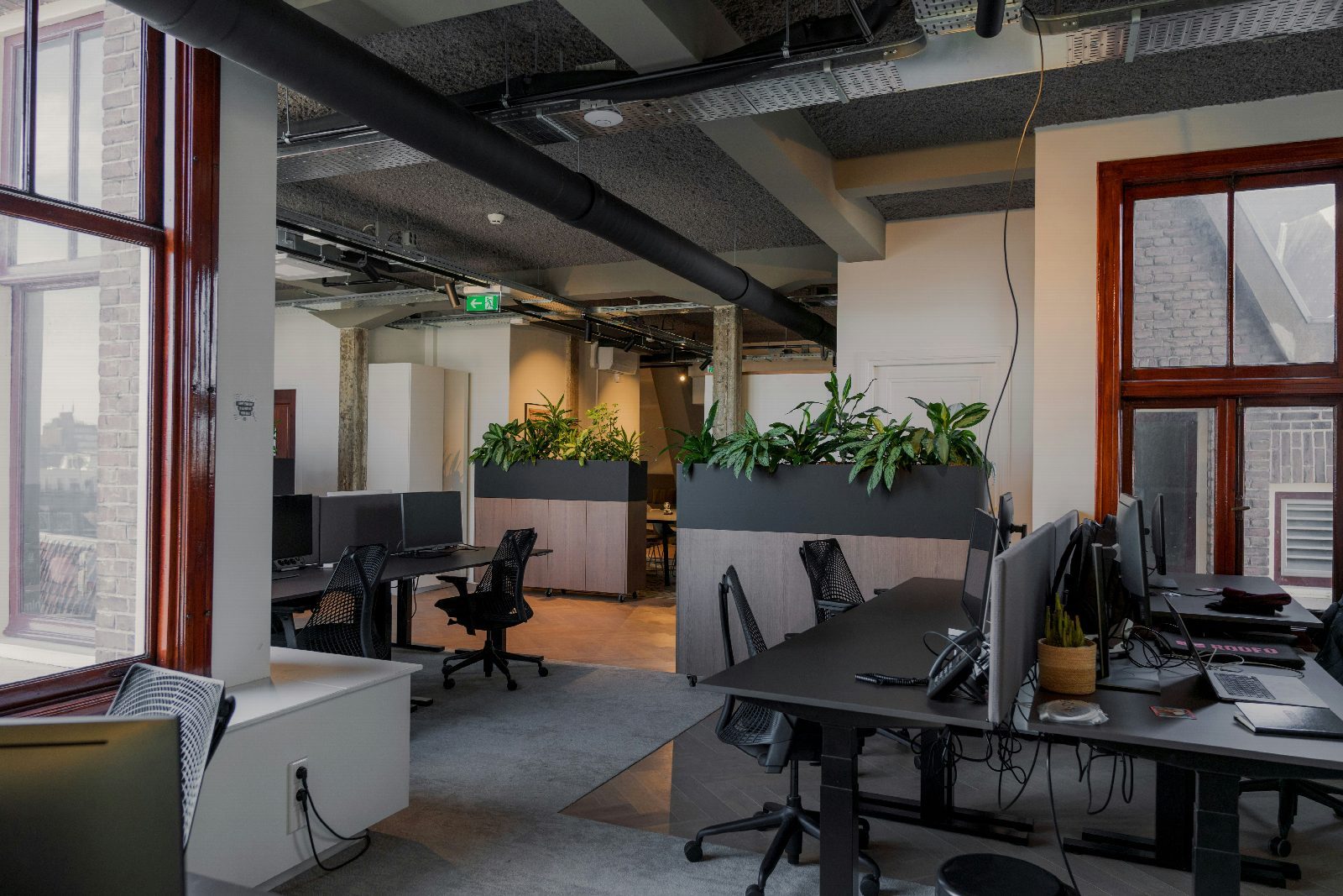 Interieur van Grote zaal in Wijkgebouw De Kade