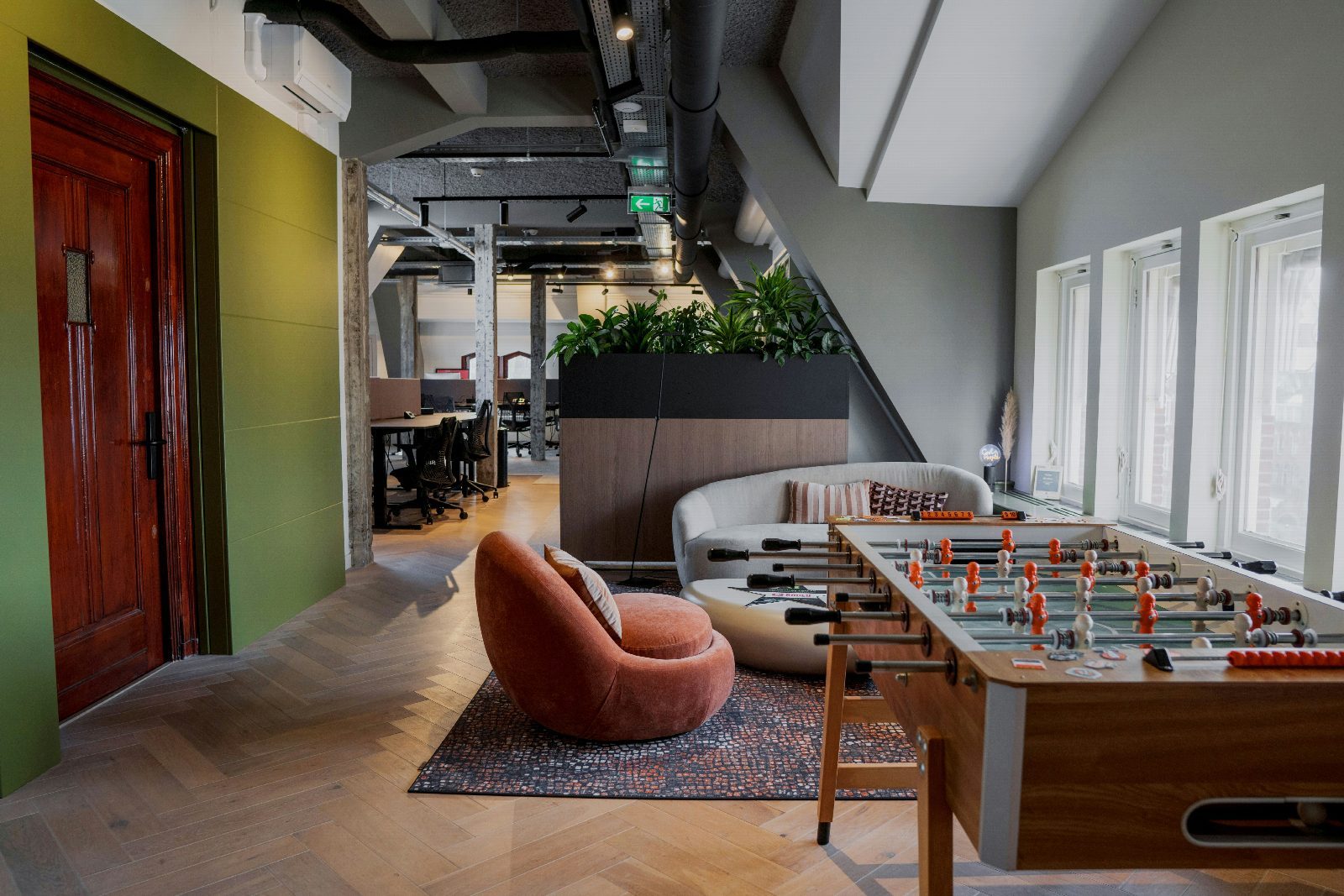 Interieur van Flexruimte begane grond in Kantoorverzamelgebouw Stationsplein