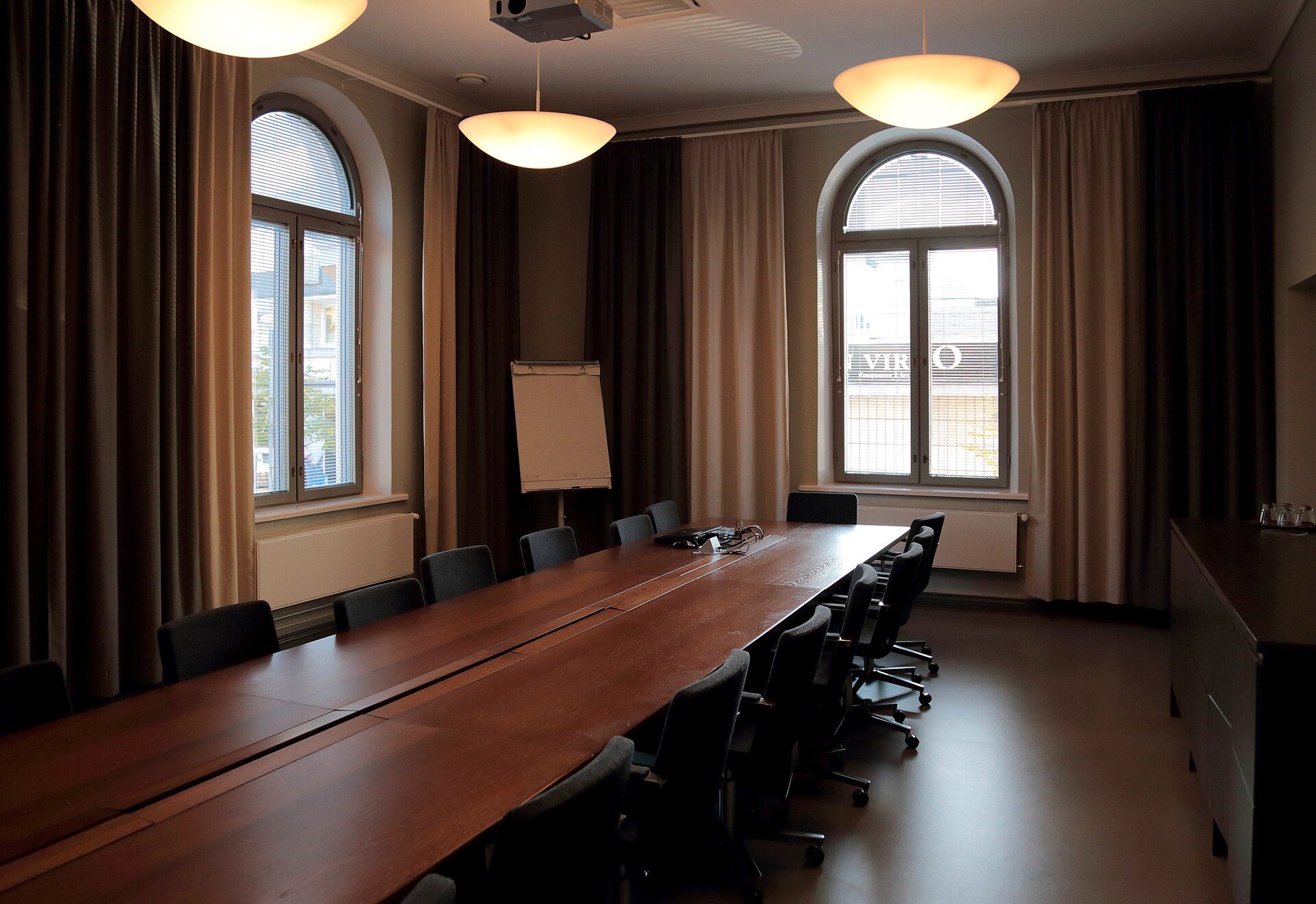 Interieur van Bestuurskamer in Vergadercentrum Het Hofje